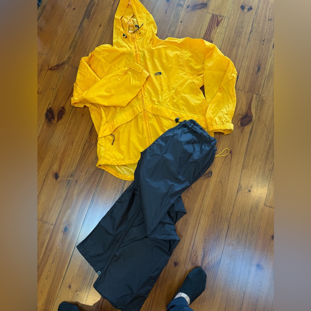 Men’s Red Ledge Outdoor Rain Resistant Set L